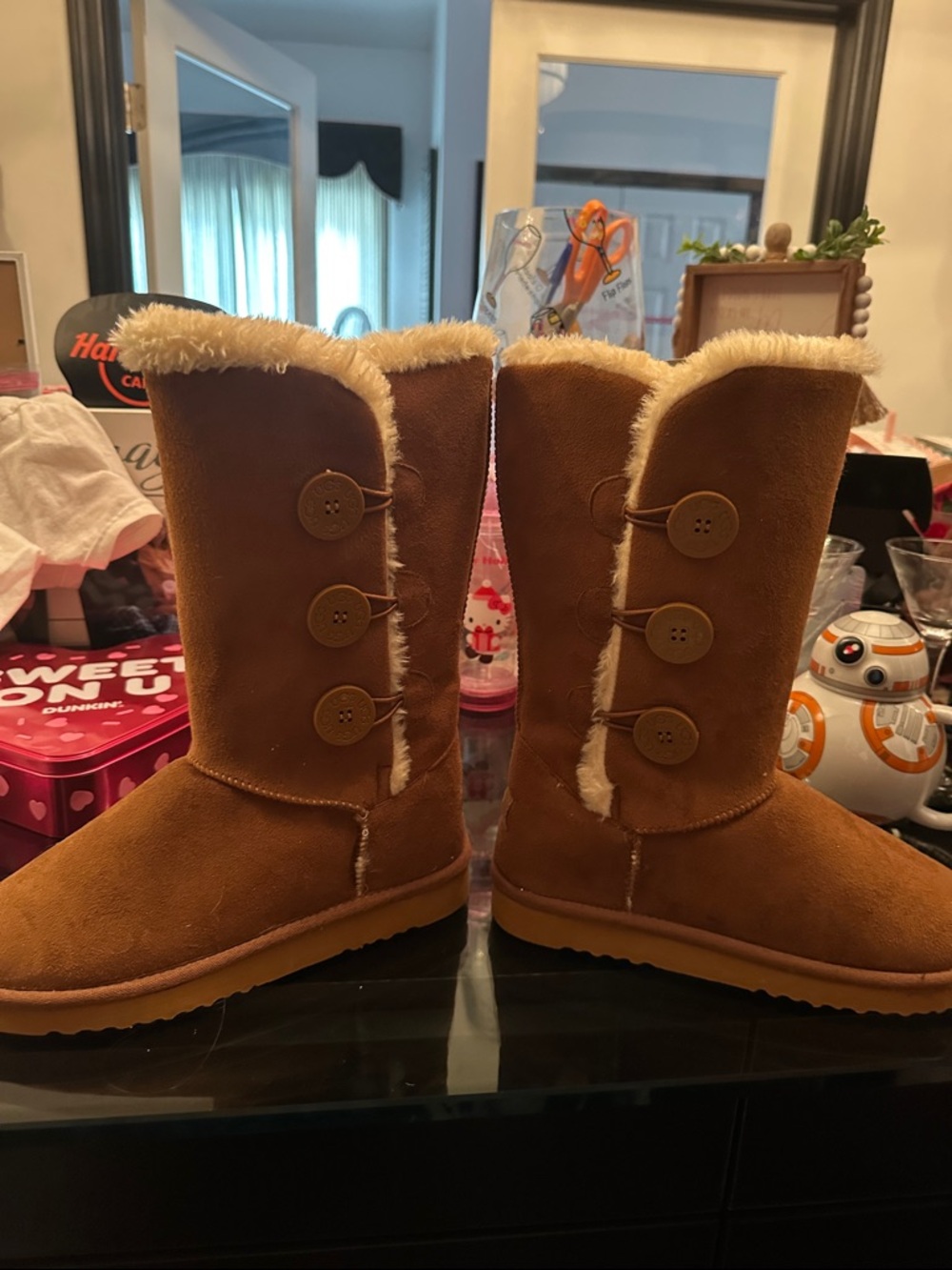 Uggs - Picture 4 of 4